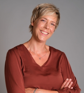  Joanne  Heidinga J.